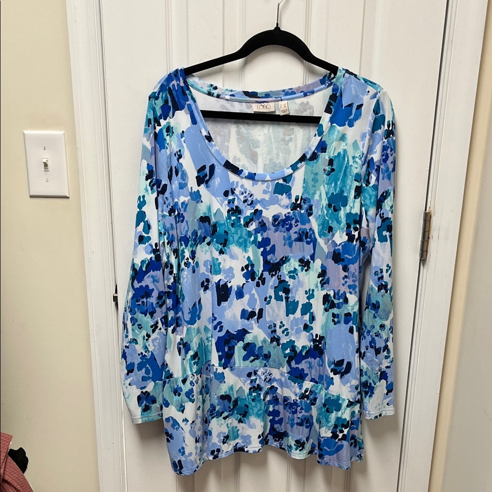 LOGO by Lori Goldstein Blue Floral Long Sleeve Top